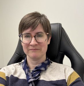 Carrie Gillon, seated and looking like a linguist